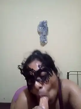 Expose Queen online show from 28, 2, 2026