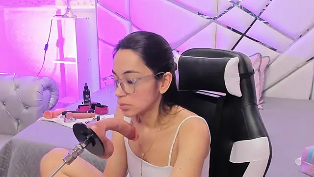 GabbiePrice online show from 16, 6, 2026