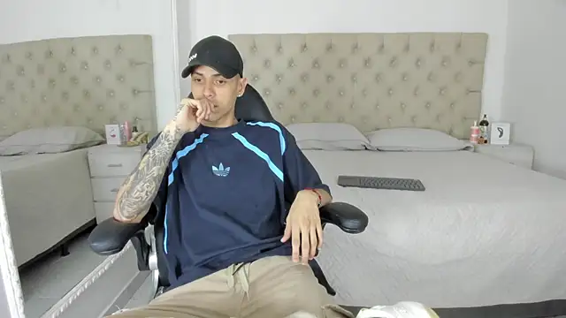 DerryAndIzzy online show from 14, 10, 2025