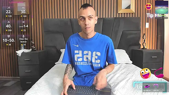 DerryAndIzzy online show from 12, 11, 2025