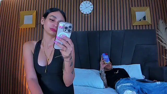 DerryAndIzzy online show from 22, 4, 2026