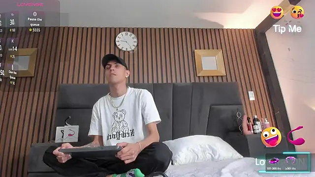 DerryAndIzzy online show from 18, 11, 2025