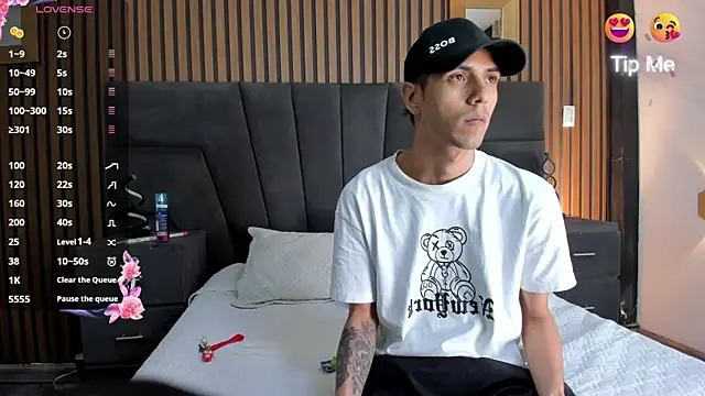 DerryAndIzzy online show from 27, 10, 2025