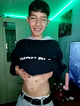 Snapshot of heyy_noah11 chatting on 6, 11, 2025 heyy noah11 online show from 6, 11, 2025