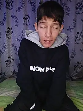 Snapshot of heyy_noah11 chatting on 10, 11, 2025 heyy noah11 online show from 10, 11, 2025