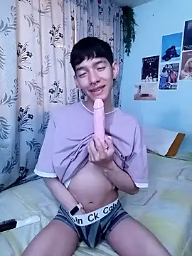 Snapshot of heyy_noah11 chatting on 21, 10, 2025 heyy noah11 online show from 21, 10, 2025