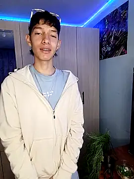 Snapshot of heyy_noah11 chatting on 9, 11, 2025 heyy noah11 online show from 9, 11, 2025