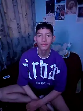 Snapshot of heyy_noah11 chatting on 11, 10, 2025 heyy noah11 online show from 11, 10, 2025