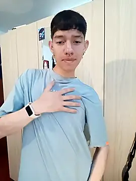 Snapshot of heyy_noah11 chatting on 27, 10, 2025 heyy noah11 online show from 27, 10, 2025