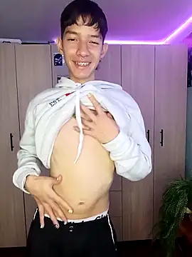 Snapshot of heyy_noah11 chatting on 4, 11, 2025 heyy noah11 online show from 4, 11, 2025