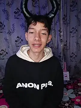 Snapshot of heyy_noah11 chatting on 13, 11, 2025 heyy noah11 online show from 13, 11, 2025