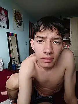 Snapshot of heyy_noah11 chatting on 13, 11, 2025 heyy noah11 online show from 13, 11, 2025