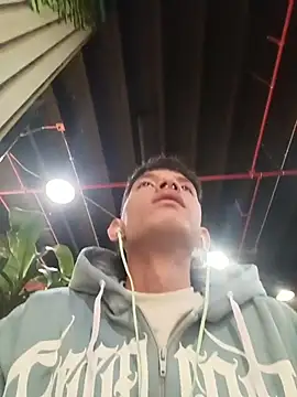 Snapshot of heyy_noah11 chatting on 16, 11, 2025 heyy noah11 online show from 16, 11, 2025