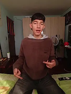 Snapshot of heyy_noah11 chatting on 10, 11, 2025 heyy noah11 online show from 10, 11, 2025