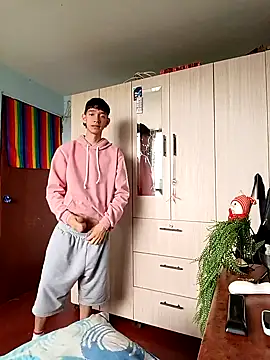 Snapshot of heyy_noah11 chatting on 14, 10, 2025 heyy noah11 online show from 14, 10, 2025