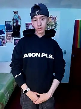 Snapshot of heyy_noah11 chatting on 23, 10, 2025 heyy noah11 online show from 23, 10, 2025