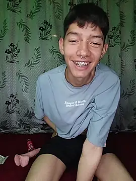 Snapshot of heyy_noah11 chatting on 21, 11, 2025 heyy noah11 online show from 21, 11, 2025