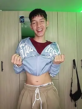 Snapshot of heyy_noah11 chatting on 18, 11, 2025 heyy noah11 online show from 18, 11, 2025