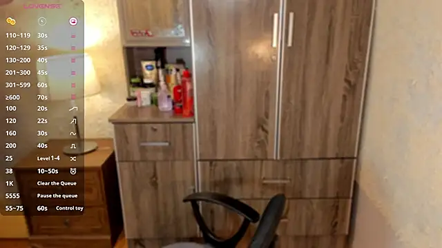 Snapshot of TinyTemptress chatting on 8, 11, 2025 TinyTemptress online show from 8, 11, 2025