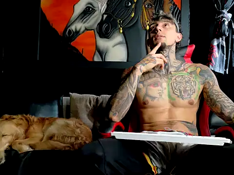 Snapshot of Molotov_Explosive chatting on 5, 11, 2025 Molotov Explosive online show from 5, 11, 2025