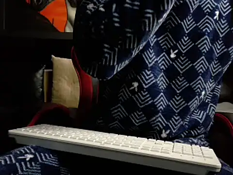 Snapshot of Molotov_Explosive chatting on 24, 10, 2025 Molotov Explosive online show from 24, 10, 2025