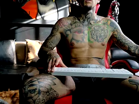 Snapshot of Molotov_Explosive chatting on 25, 10, 2025 Molotov Explosive online show from 25, 10, 2025