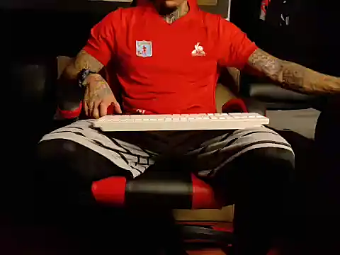 Snapshot of Molotov_Explosive chatting on 7, 11, 2025 Molotov Explosive online show from 7, 11, 2025