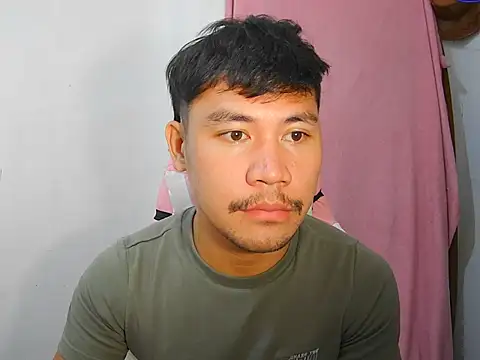Snapshot of BennyHotPh chatting on 11, 10, 2025 BennyHotPh online show from 11, 10, 2025