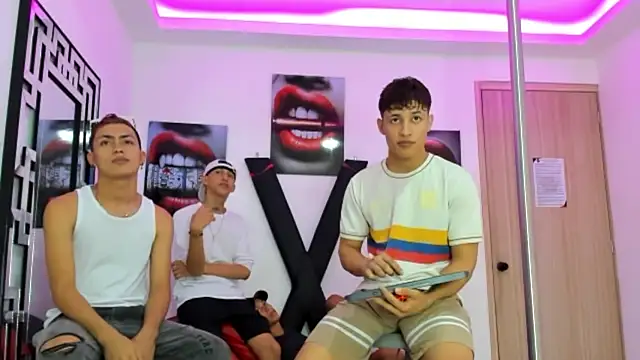 Snapshot of EMPIRE_BOYS1 chatting on 20, 10, 2025 EMPIRE BOYS1 online show from 20, 10, 2025