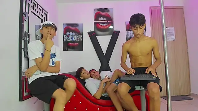 Snapshot of EMPIRE_BOYS1 chatting on 14, 10, 2025 EMPIRE BOYS1 online show from 14, 10, 2025