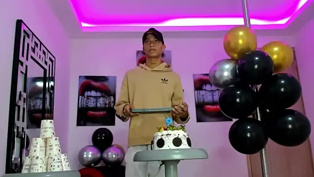 Snapshot of EMPIRE_BOYS1 chatting on 26, 10, 2025 EMPIRE BOYS1 online show from 26, 10, 2025