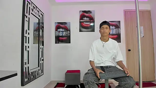 Snapshot of EMPIRE_BOYS1 chatting on 30, 11, 2025 EMPIRE BOYS1 online show from 30, 11, 2025