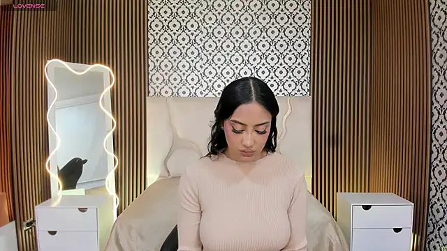 Snapshot of BEELLA_TAY1 chatting on 15, 11, 2025 BEELLA TAY1 online show from 15, 11, 2025