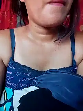 Snapshot of sweet_lara33 chatting on 11, 11, 2025 sweet lara33 online show from 11, 11, 2025