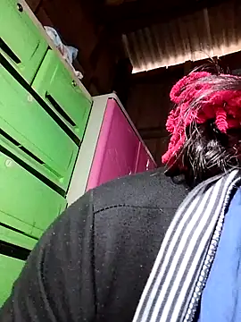 Snapshot of sweet_lara33 chatting on 12, 10, 2025 sweet lara33 online show from 12, 10, 2025