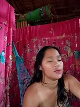 Snapshot of sweet_lara33 chatting on 18, 10, 2025 sweet lara33 online show from 18, 10, 2025