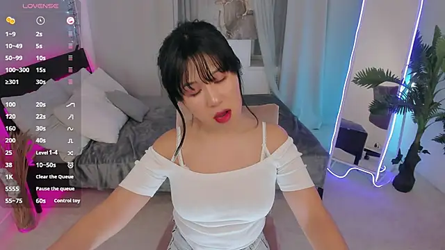 Erika Kim online show from 8, 11, 2025