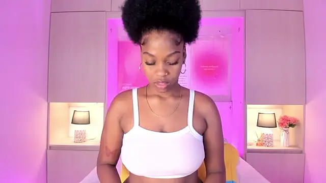 Snapshot of MaraBaker chatting on 28, 10, 2025 MaraBaker online show from 28, 10, 2025