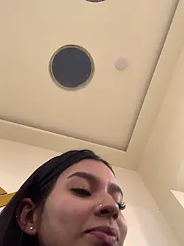 AlyssaRay online show from 2, 2, 2026