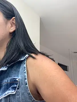 AlyssaRay online show from 4, 12, 2025