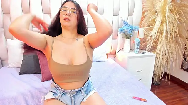 Ari lynn  online show from 18, 12, 2025