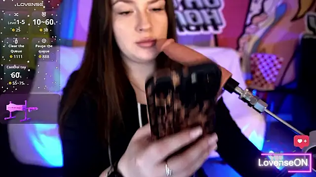 AliceOfWondersS online show from 2, 2, 2026