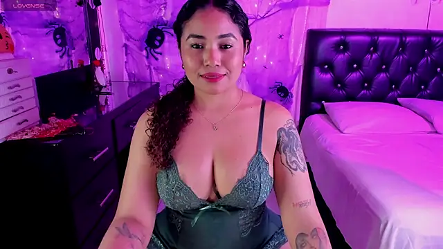 Snapshot of yournaughtysecret_ chatting on 14, 10, 2025 yournaughtysecret online show from 14, 10, 2025