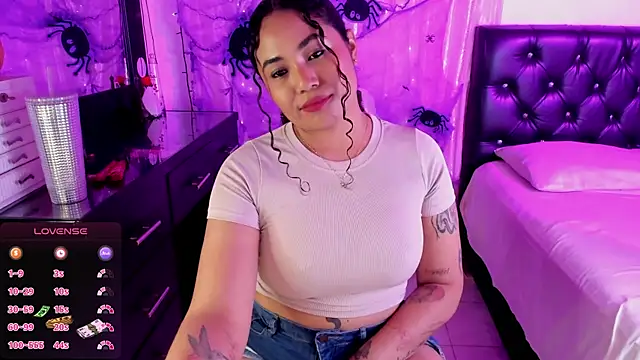 Snapshot of yournaughtysecret_ chatting on 12, 10, 2025 yournaughtysecret online show from 12, 10, 2025