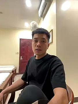 Snapshot of Live-tong chatting on 24, 10, 2025 Live-tong online show from 24, 10, 2025