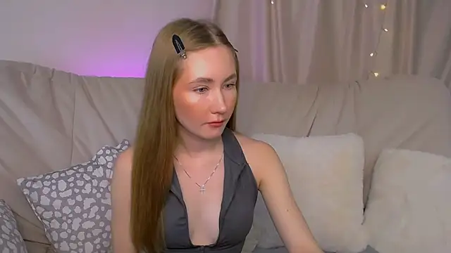 Snapshot of EllyColins chatting on 19, 11, 2025 EllyColins online show from 19, 11, 2025