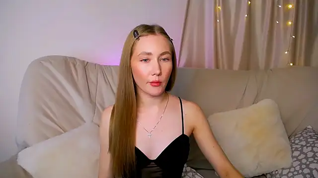 Snapshot of EllyColins chatting on 30, 11, 2025 EllyColins online show from 30, 11, 2025