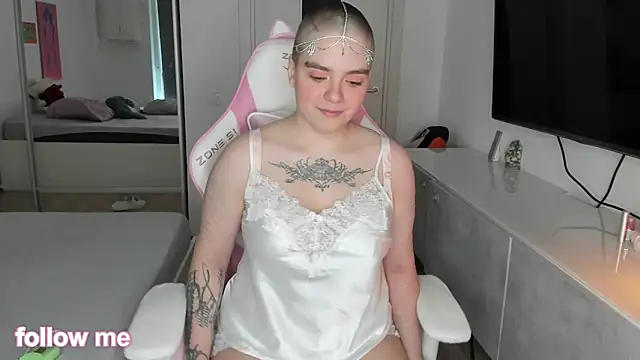 Snapshot of len_be chatting on 15, 10, 2025 len be online show from 15, 10, 2025