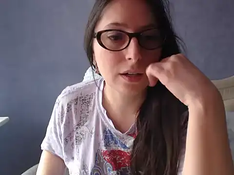 LuckyLisa23 online show from 22, 4, 2026