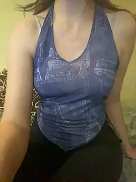 Snapshot of KittieCreme chatting on 7, 11, 2025 KittieCreme online show from 7, 11, 2025